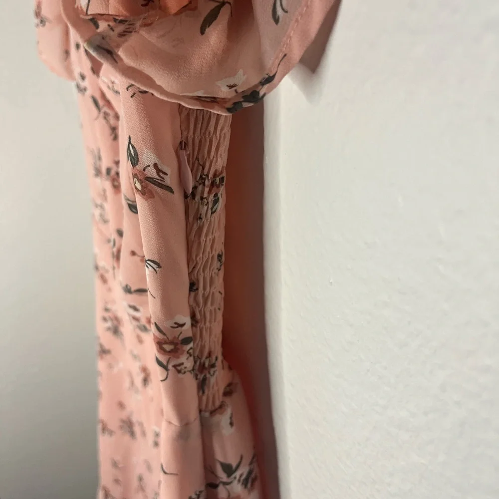 Lulu's Women’s Pink Floral Romper with Flutter Sleeves - Picture 3 of 8